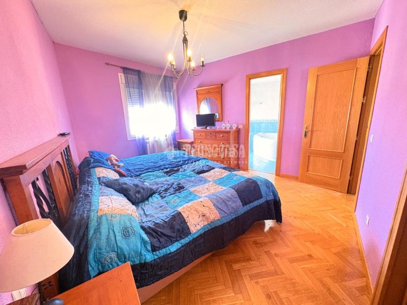 Foto 0f269e00-3d88-462d-8eae-331941288a9d. Casa aparellada a Loeches