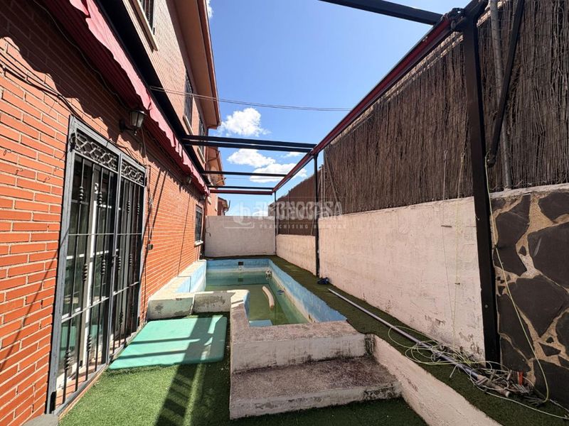 Foto 0f738c1c-a3ce-47a7-abba-4c08b3a9ed9b. Casa aparellada a Loeches