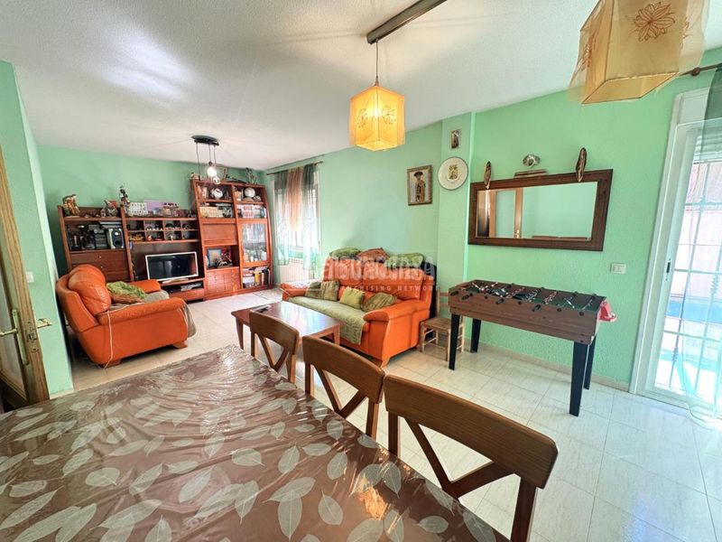 Foto 5264f6d3-e7d2-4b3d-893b-887754d9f194. Casa aparellada a Loeches