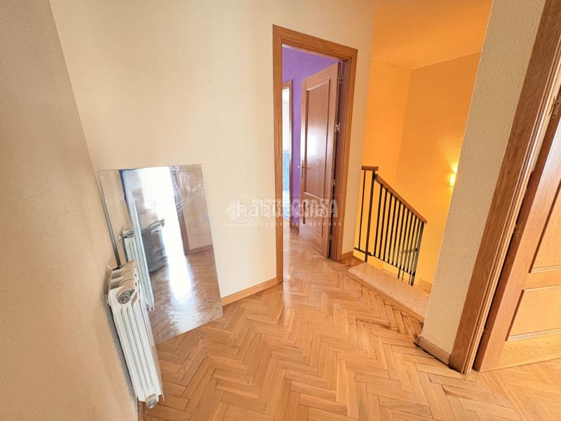 Foto 9ca40d15-715d-49ac-8161-2a6e303a7fe0. Casa aparellada a Loeches