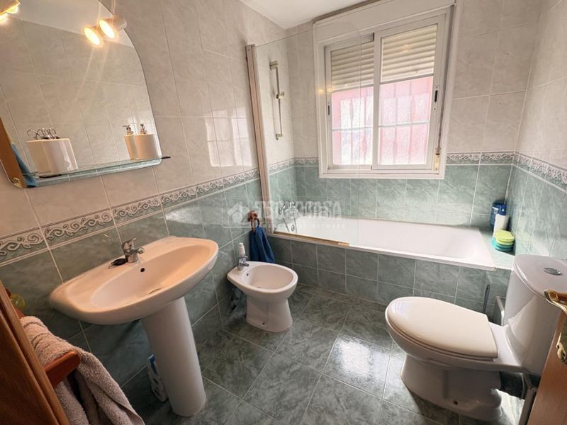 Foto a404bbeb-bb8b-42c8-939e-7edceeea3e31. Casa aparellada a Loeches