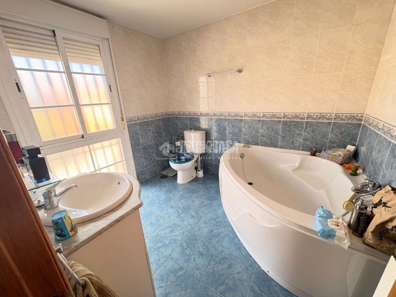 Foto abf6353f-af82-4735-b631-22934ede843d. Casa aparellada a Loeches