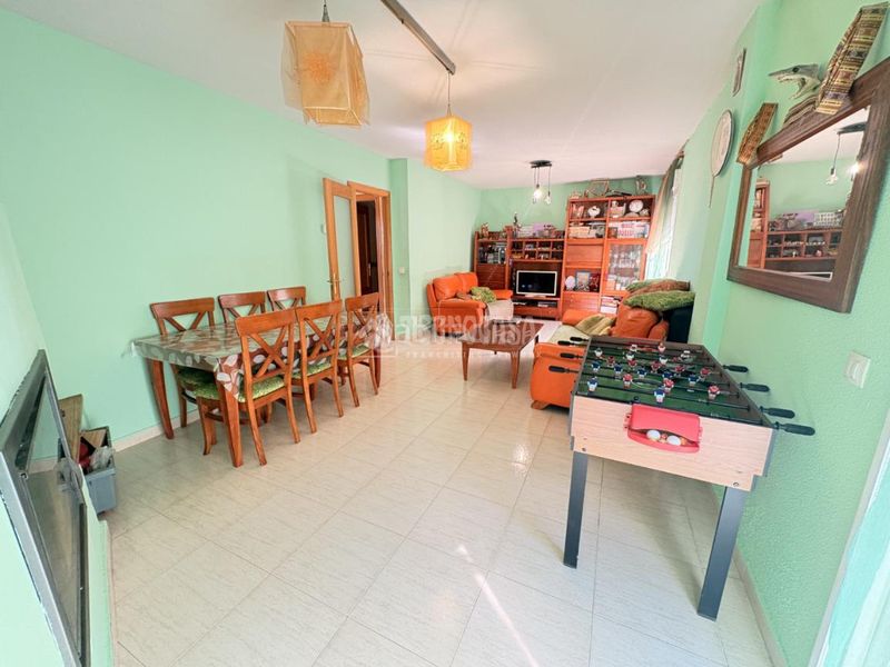 Foto f4393ece-35f4-41c5-b2a3-8f0038e81b57. Casa aparellada a Loeches