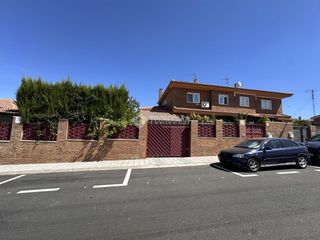 Casa pareada en Torres de la Alameda. Casa en venta en torres de la alameda