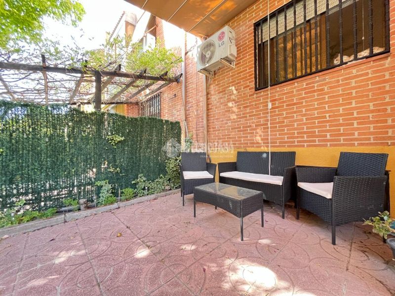 Foto 4ea79d51-ef4f-408c-8897-cad00c58e15c. Casa aparellada a Loeches