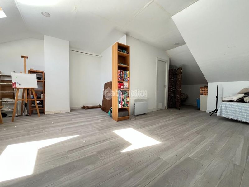 Foto 6541c23b-f5bc-436c-9cf6-64e0b35a612d. Casa aparellada a Loeches