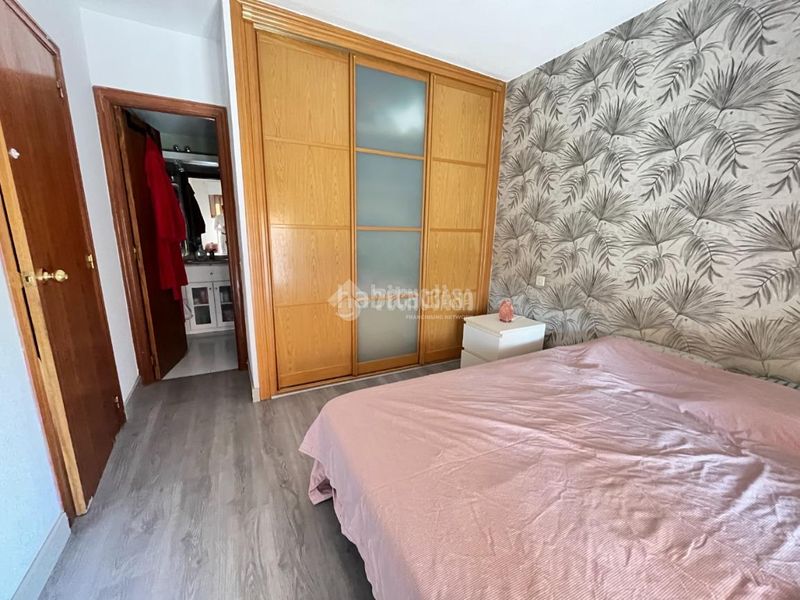 Foto 9ea40ba3-63de-4c53-9f1f-4b7d40a22ee0. Casa aparellada a Loeches