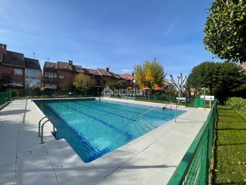 Foto d333b15f-d8f6-430f-93e4-82538581df83. Casa aparellada a Loeches