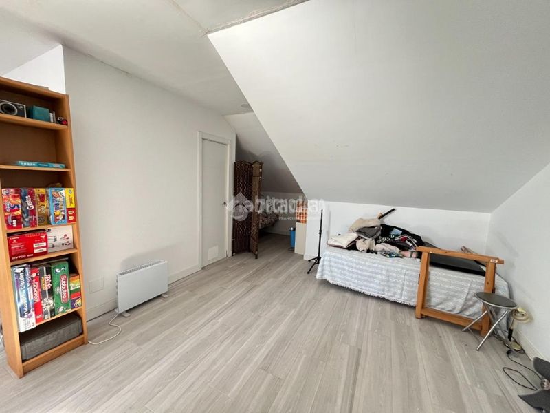 Foto dc504656-ccc6-42aa-b788-c8b278b3f07b. Casa aparellada a Loeches