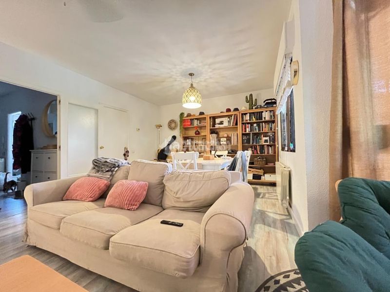 Foto df4df78d-ae10-4f91-8349-860c067ea24e. Casa aparellada a Loeches