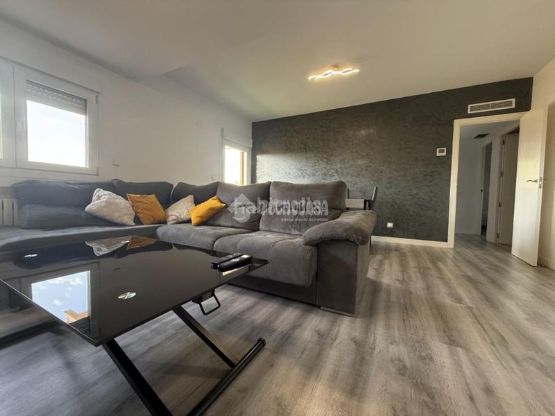 Foto fefaba54-74e3-46b2-b80d-7e0c89af6613. Piso  en venta en Loeches