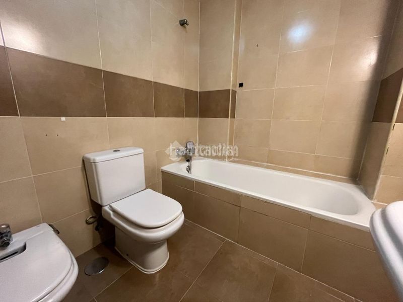 Foto 14efb50c-5c52-4d45-ada1-46a0ea4f89ec. Casa pareada casa en venta en Loeches