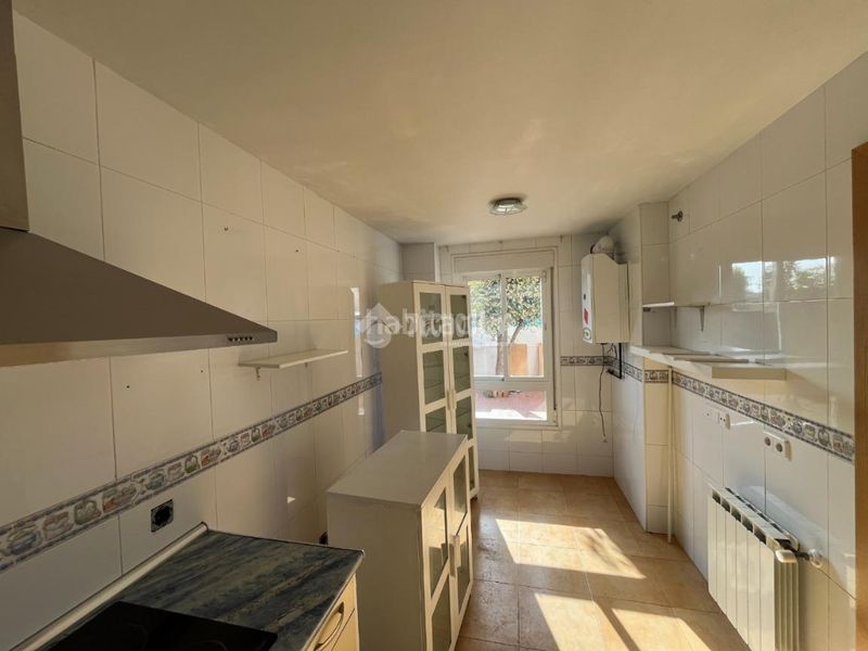 Foto 15f73d56-423f-49ff-abb1-35917093a515. Casa pareada casa en venta en Loeches
