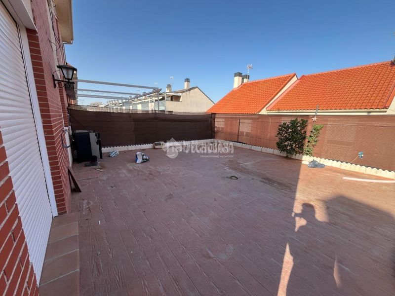 Foto 23b29cc7-5326-4a84-b3dd-5e88645d3306. Casa pareada casa en venta en Loeches