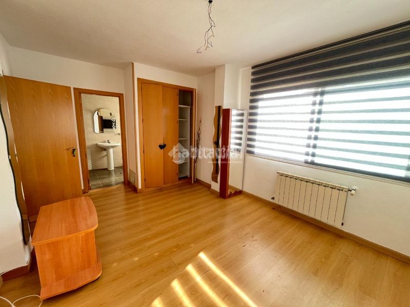 Foto 2a01a9a5-48d1-4441-a213-8403777c1957. Casa pareada casa en venta en Loeches