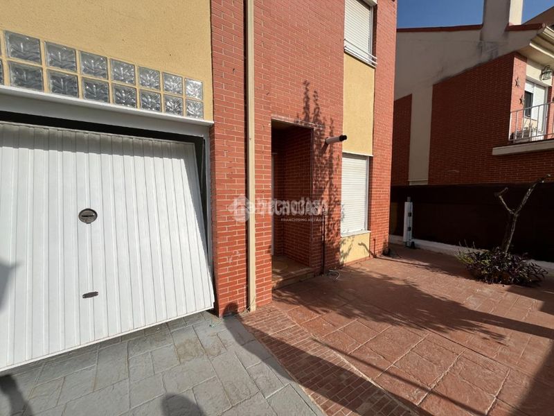 Foto 834178ad-0b1a-4a84-b75b-2029423851c9. Casa pareada casa en venta en Loeches