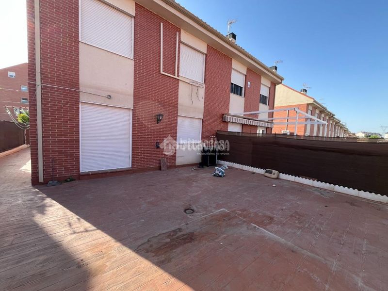 Foto ab13b14a-5b0f-43c6-aa74-66cd5b2b10f3. Casa pareada casa en venta en Loeches