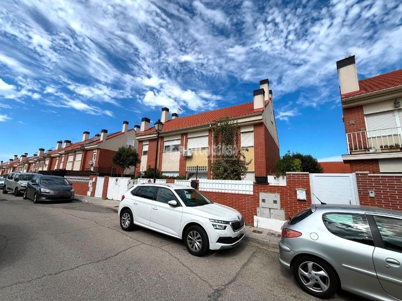 Foto ae36afec-2ca6-45bc-8cce-0d20795bef9f. Casa pareada casa en venta en Loeches
