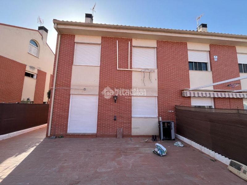 Foto d6c60e8f-a889-4b33-8e08-d9dd121dfbb1. Casa pareada casa en venta en Loeches