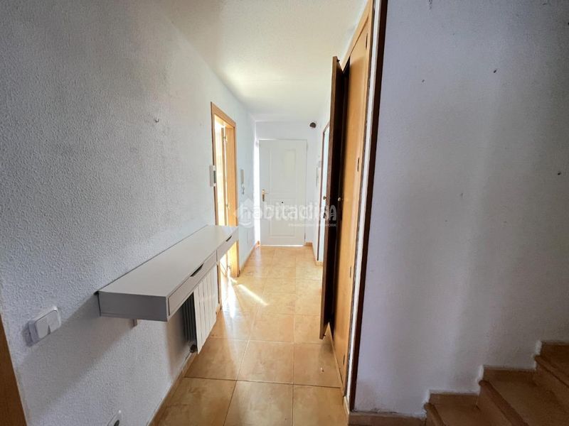 Foto eed8d4cc-5e3a-4f26-9efa-73de34fc9e57. Casa pareada casa en venta en Loeches