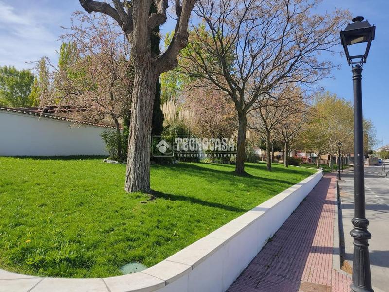 Foto 02952af5-7b0f-4c59-84c2-25251ff8e648. Autoparkplatz in Loeches