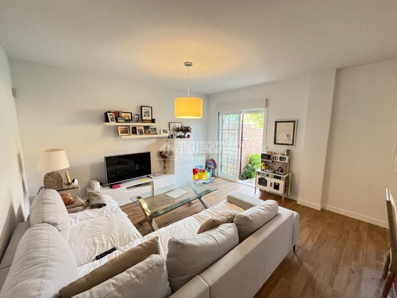 Foto 517ae7b8-2def-44aa-a844-f304b043984e. Casa pareada casa en venta en Loeches