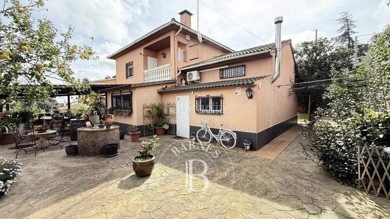 Foto adadc862-432c-4ff5-87c6-2349253cbb75. Casa amb calefacció aparcament piscina a Urbanitzacions Mataró