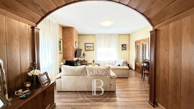 Foto f49e163d-8142-48b0-8d68-f07ca3278071. Casa amb calefacció aparcament piscina a Urbanitzacions Mataró