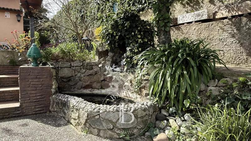 Foto f81409b7-d320-40fa-80c8-74b8e51396ae. Casa amb calefacció aparcament piscina a Urbanitzacions Mataró