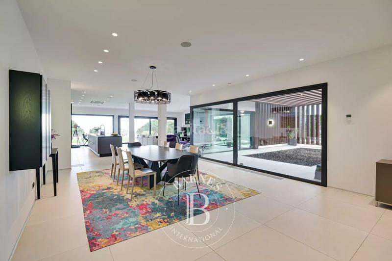 Foto 81098cd1-f41d-404f-836f-d62f6c72a6fb. Casa amb calefacció aparcament piscina a Centre Sant Andreu de Llavaneres