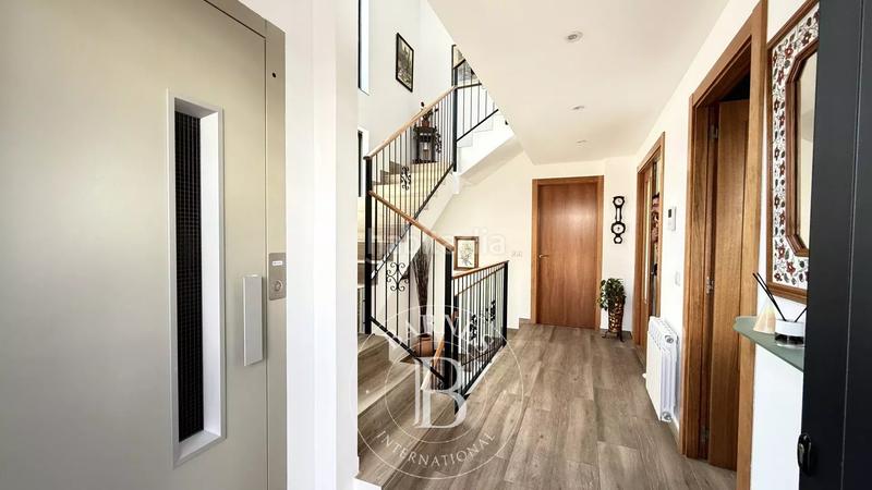 Foto 6e3f48fc-30da-4c4a-bd94-3b8fbe87273d. Casa amb calefacció aparcament piscina a Cabrera de Mar