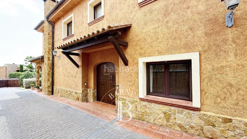 Foto ffde073f-e132-42c9-8520-c760a0994a44. Casa amb calefacció aparcament piscina a Nucli Urbà Argentona
