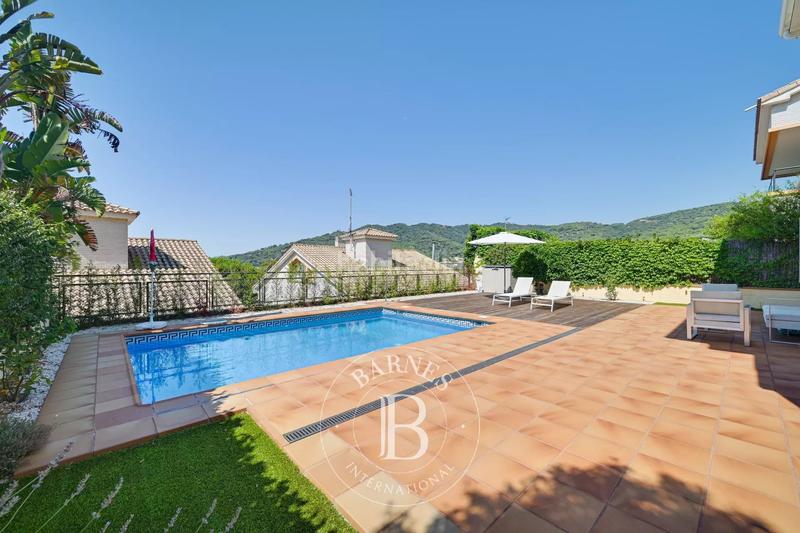 Foto 2022dc43-e287-4f56-95f1-cce9de030d30. Casa con riscaldamento parcheggio piscina in Vilassar de Dalt