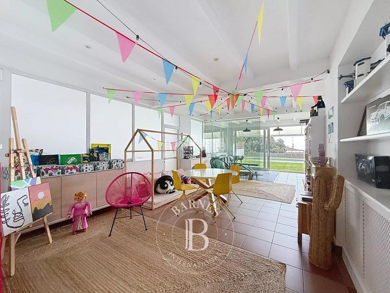 Foto 85b13490-8fab-45fe-979a-0492013f98d1. Casa amb calefacció aparcament piscina a Urbanitzacions Mataró