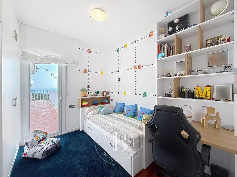 Foto 4d02a1d0-d04a-43be-863e-12064f41c2d2. Haus mit heizung parking pool in Urbanitzacions Mataró