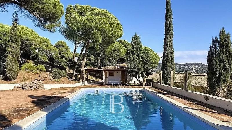 Foto 5e3b1e8a-768f-472e-ae9a-cfee4f336c17. Casa amb calefacció aparcament piscina a Premià de Dalt