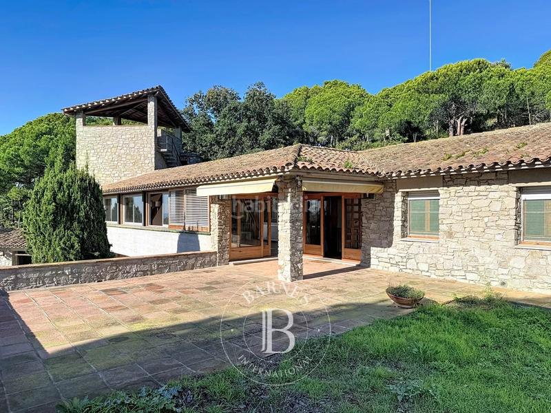 Foto a59ccebc-ace0-41f1-a787-1a960257b633. Casa amb calefacció aparcament piscina a Premià de Dalt