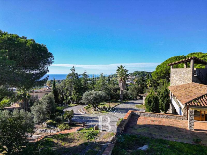 Foto c48ea24b-4a7f-4240-a998-46afeb6fe44e. Casa amb calefacció aparcament piscina a Premià de Dalt