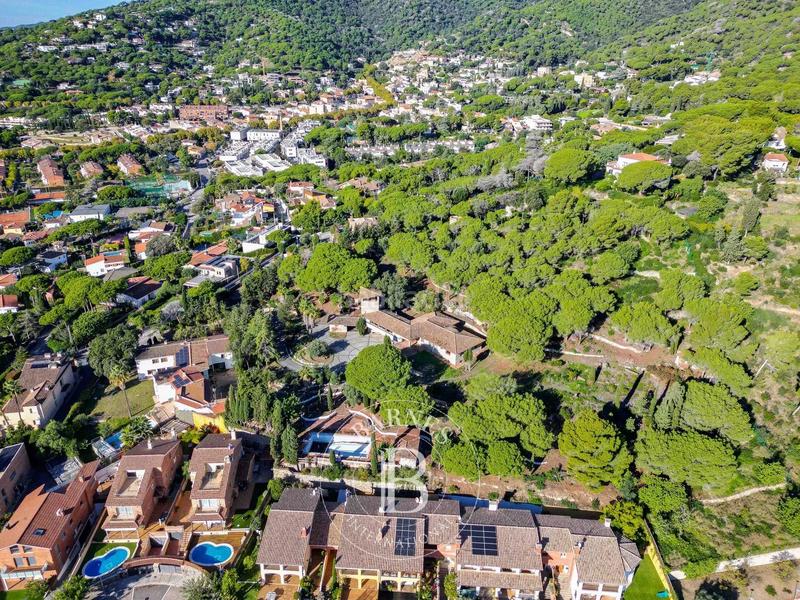 Foto cda6ced7-1a8c-45b3-b29b-13eb660f747d. Casa amb calefacció aparcament piscina a Premià de Dalt