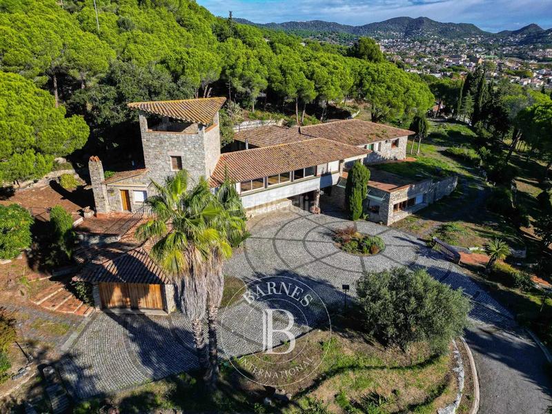 Foto 12825187-2d8b-478e-8dbc-12051a215bc3. Haus mit heizung parking pool in Premià de Dalt