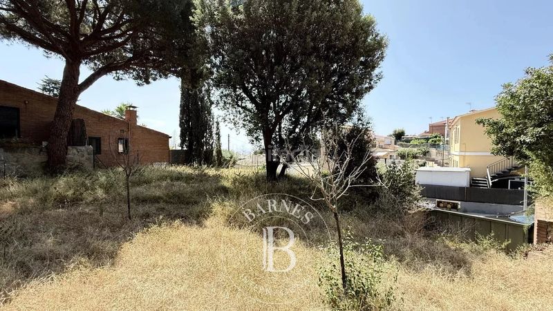 Foto f820495d-fe15-4f7d-b0d5-6ea45b7ff56a. Terreny residencial a Premià de Dalt
