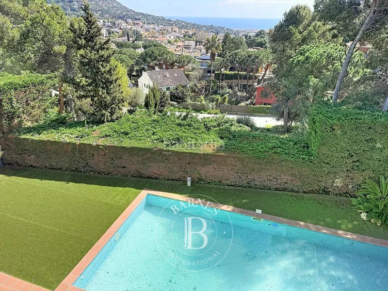 Foto daa2ff7f-d7b7-4e46-8480-c2e4fed48093. Casa amb calefacció aparcament piscina a Cabrils