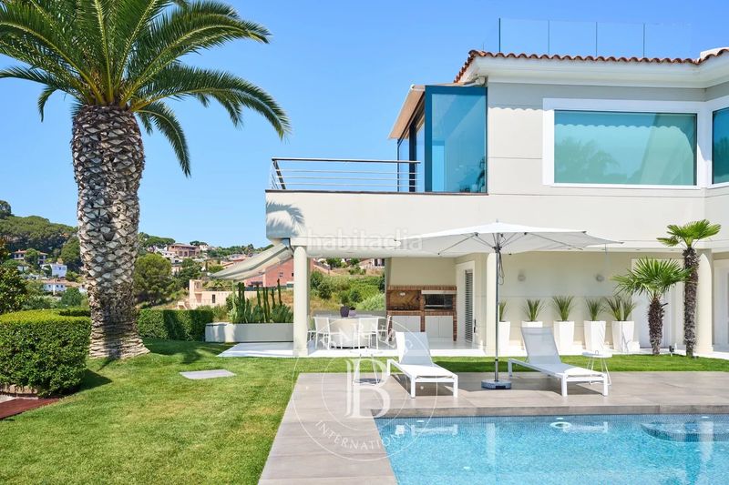 Foto 2b8f93b7-a4e1-4dd1-a97e-369a760cf5e0. Casa amb calefacció aparcament piscina a Centre Sant Pol de Mar