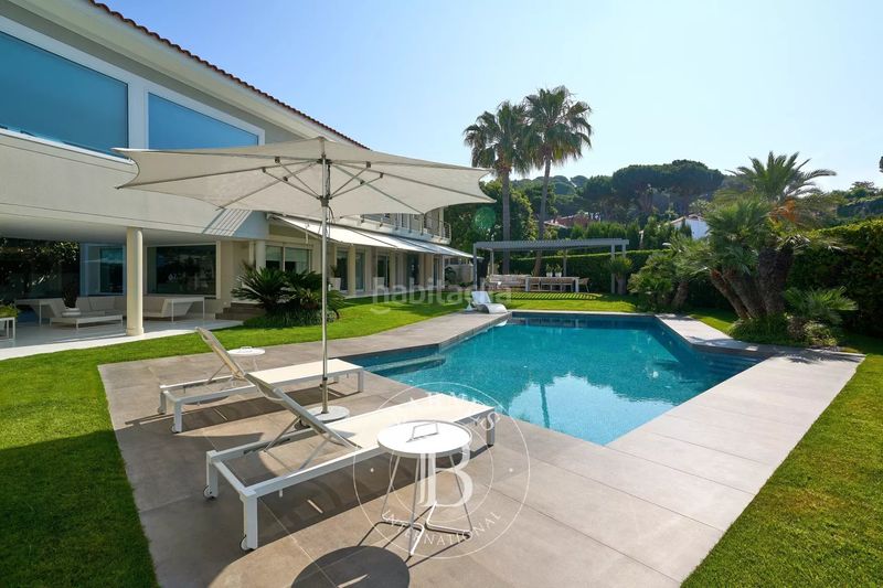 Foto 900ad470-7c4a-40a0-9aa0-c2775c6ee354. Casa amb calefacció aparcament piscina a Centre Sant Pol de Mar