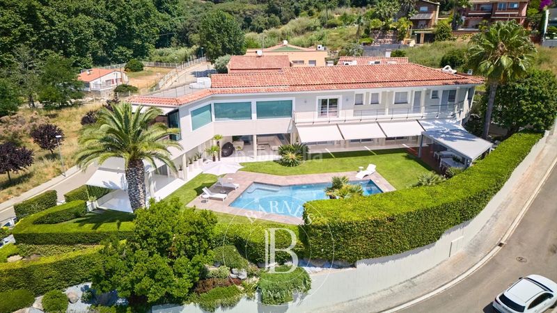 Foto ceeb5c79-c90a-4d0c-ac2e-b9ab92aadbbf. Casa amb calefacció aparcament piscina a Centre Sant Pol de Mar