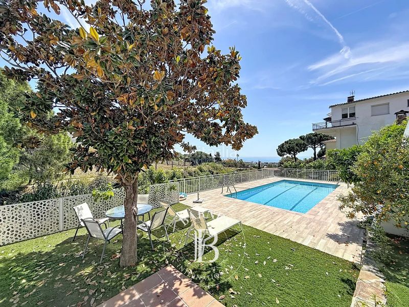 Foto af09e26a-ea6e-4b48-99b2-ae7b4179fcac. Maison avec chauffage parking piscine dans Cabrils