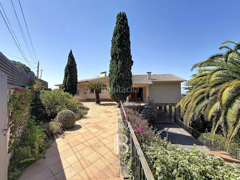 Foto afd748ce-ec32-48d8-ba46-b3d072162a6b. House with heating parking pool in Cabrils