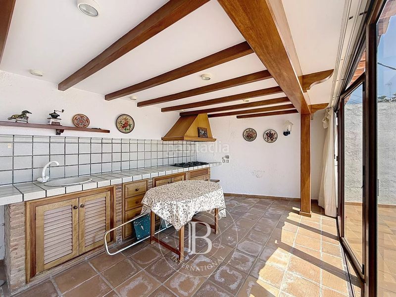 Foto 1dd23f36-f0c6-40ce-bd73-1e175b3b7d49. Casa amb calefacció aparcament piscina a Santa Susanna