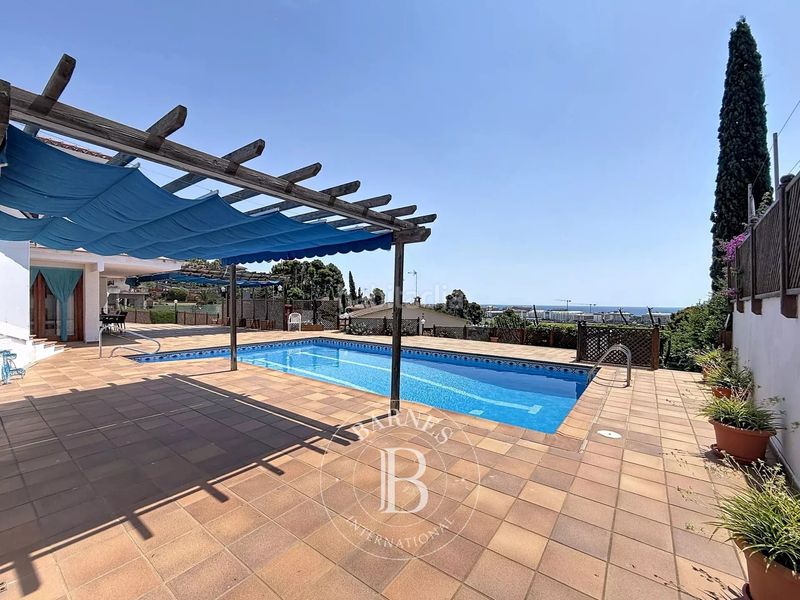 Foto e950ae98-41c9-4afd-b75a-5863c365bbee. Casa amb calefacció aparcament piscina a Santa Susanna
