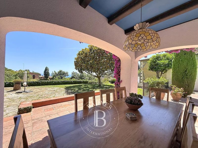 Foto 0ab2a8c8-4dd3-4576-9652-ad621d49fe02. Casa en Premià de Dalt
